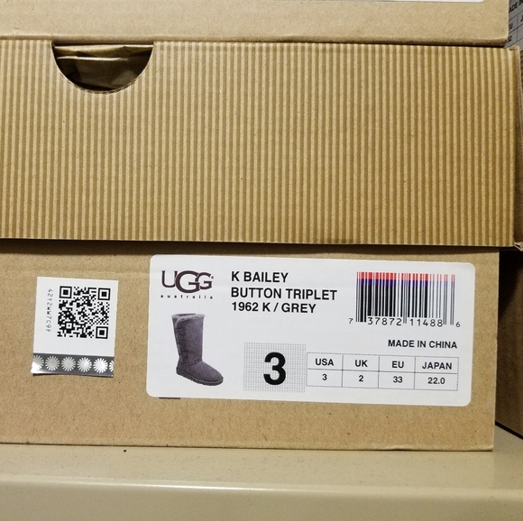 UGG Bailey Button Triplet Boots Grey Kids Size 13,1,3 NEW - Picture 8 of 8